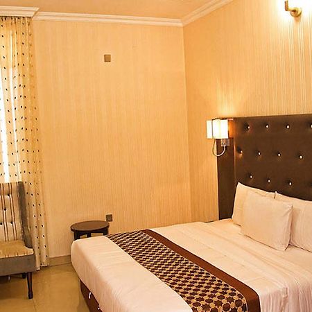 Lakeem Suites Agboyin Surulere Lagos Exterior photo