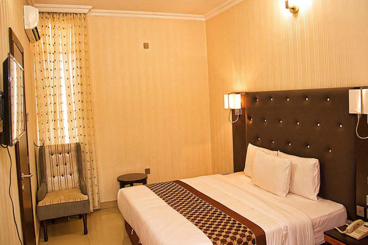 Lakeem Suites Agboyin Surulere Lagos Exterior photo