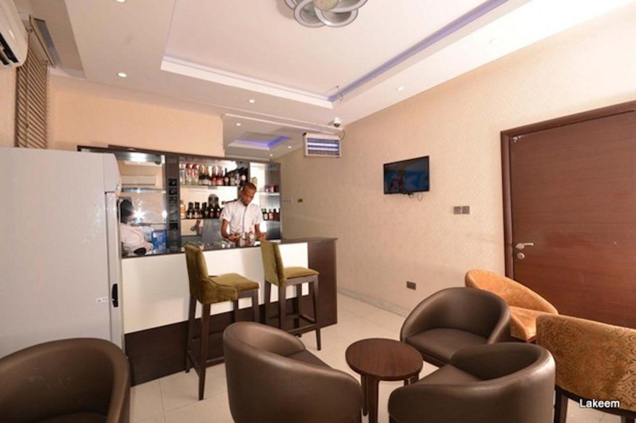 Lakeem Suites Agboyin Surulere Lagos Exterior photo