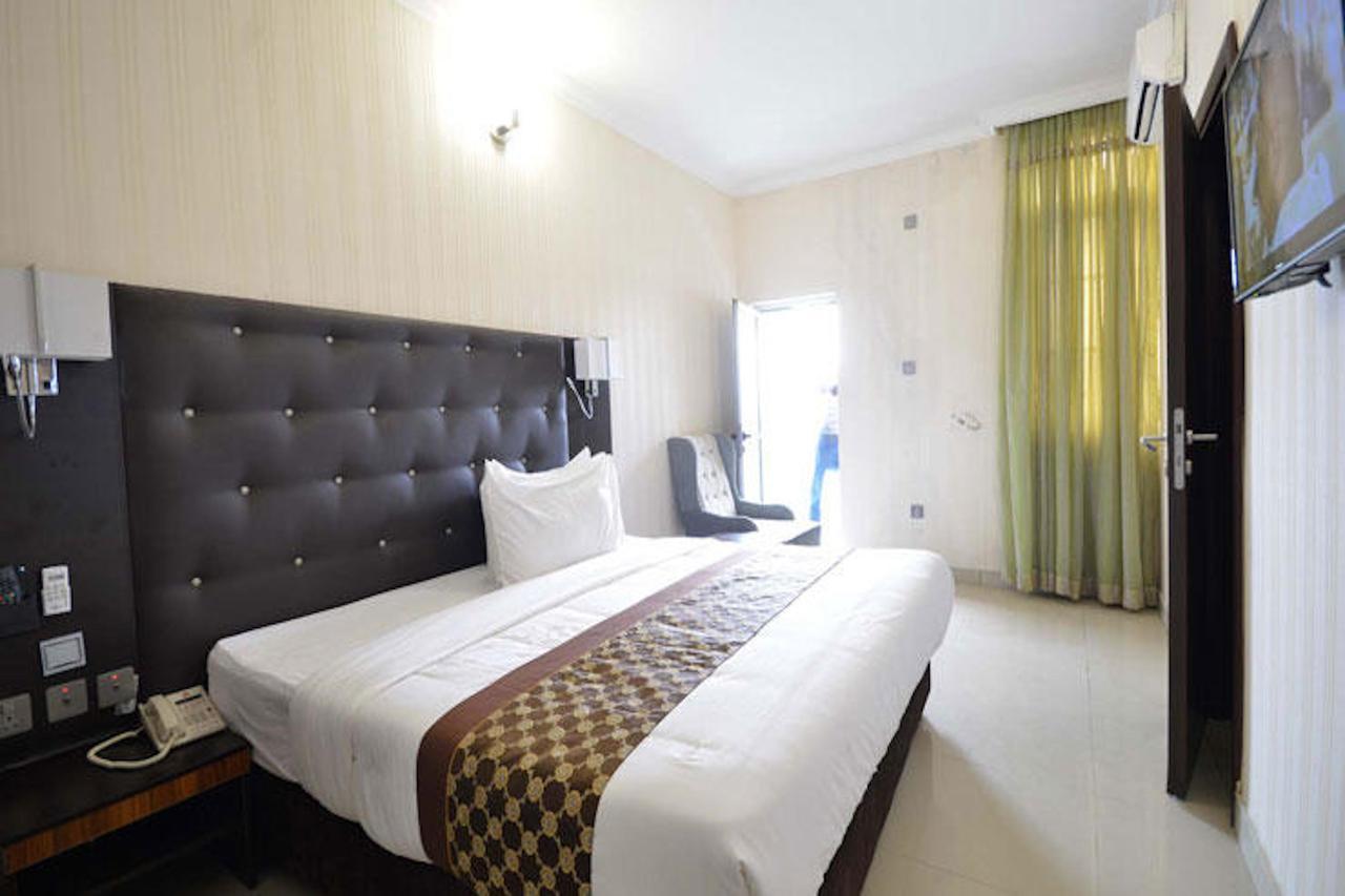 Lakeem Suites Agboyin Surulere Lagos Exterior photo